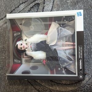 Disney 2021 Cruella De Vill Style series Doll Brand new